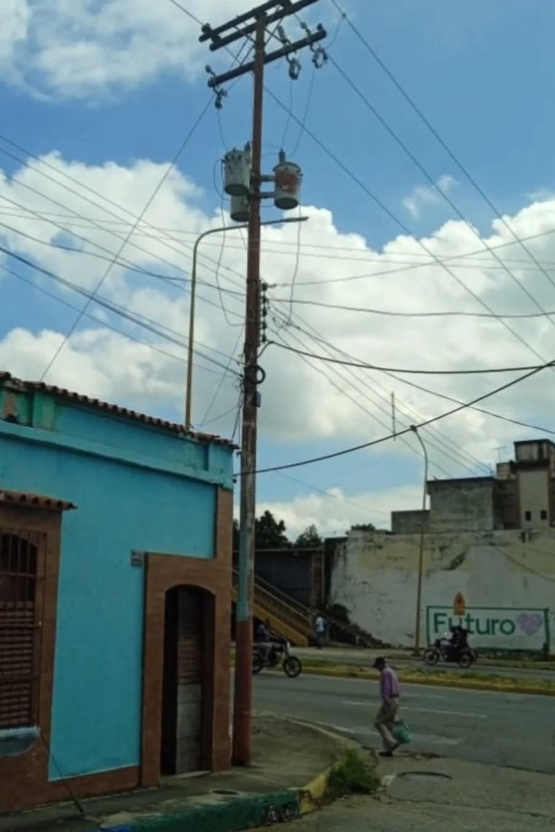 #Reportan #Usuario a las 14:52 pm se produjo "variación de voltaje" (⚡) "Bajón" en Valencia Centro Norte (La Piedad, Calvario, La Pastora, Candelaria) y alrededores. Atención: <a href="/CorpoelecInfo/">Corporación Eléctrica Nacional</a>  #ReporteContexto