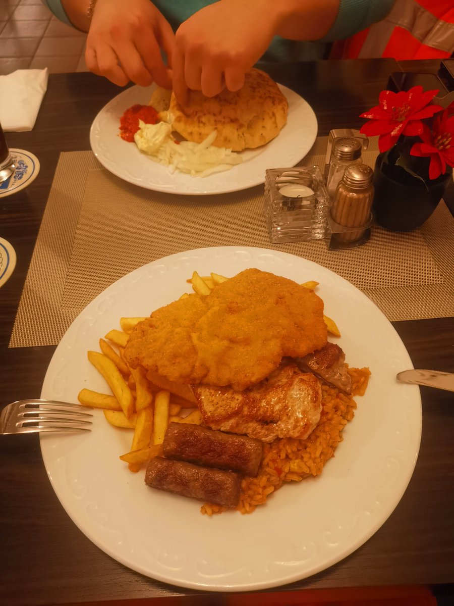 Patrick38875901's tweet photo. ,,Mein Abendessen ist zu übernehmen!
Zackig ,, 

#moneydom #geldherr #moneyslave #sklave #cashpig https://t.co/VBo1MMN5ZJ