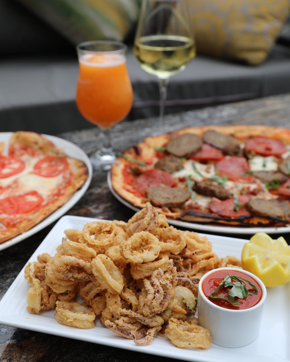 GrottoItalian's tweet image. If happy hour doesn't look like this, we don't want it. ✨

Cure your case of the Tuesdays with half-off pizza and small plates, plus special prices on our delicious sips from 2-7 pm.