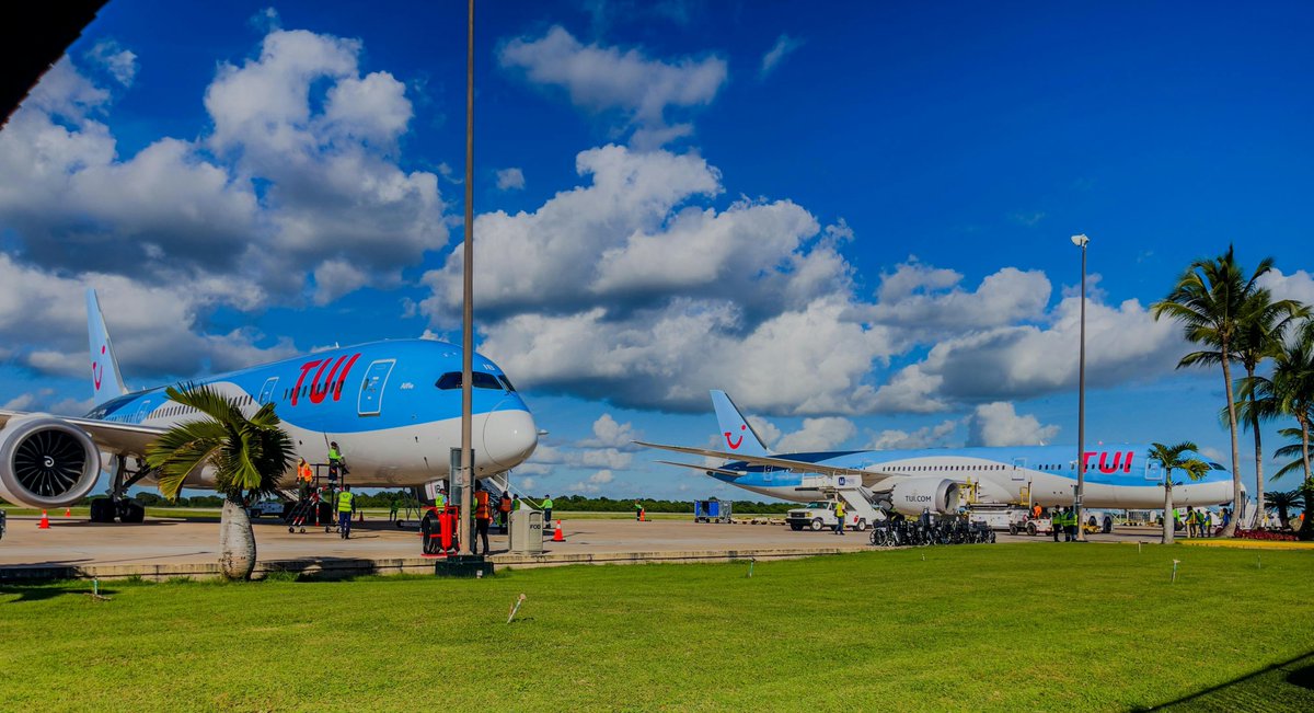 LaRomanaAirport's tweet photo. #LaRomanaAirport where you receive the most expedited and professional service in the Dominican Republic! LRM Team will be much more than happy to welcome & serve you! ✈️ ✨
#travel #airport #laromana #flytolaromana #vacation #bayahibe #caribbean #airlines #GoDomRep https://t.co/4dLGx4x3Sx