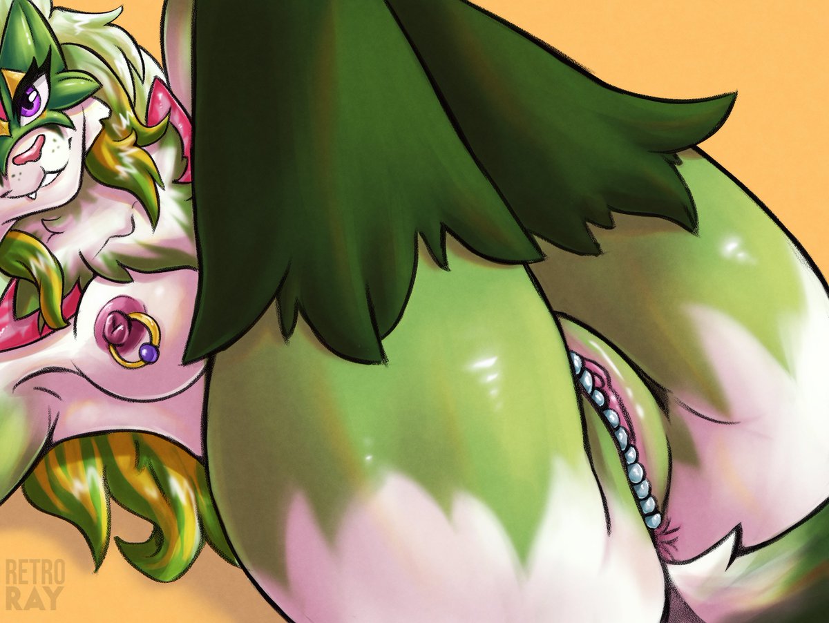 Someone tell her that’s not how you wear a pearl necklace