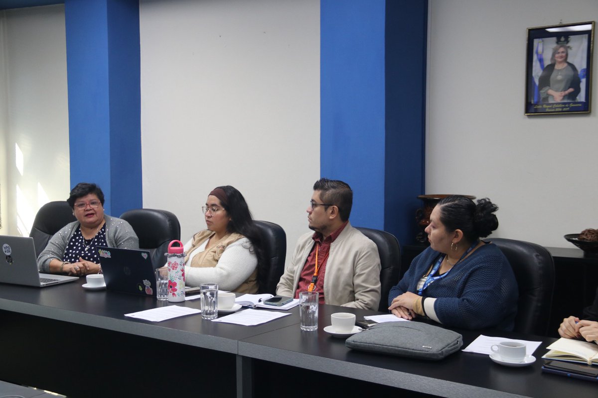 PDDHElSalvador's tweet photo. En representación de #ProcuradoraDDHH @RaqueldeGuevara, #AdjuntaDDHH Mireya Tobar acompañó reunión de Mesa Permanente de los Derechos de la Niñez, Adolescencia y Juventud coordinada por #AdjuntaNiñez Rosa Elena Ramos y su equipo técnico, para coordinar actividades de 2026. https://t.co/Q65SPOW15x