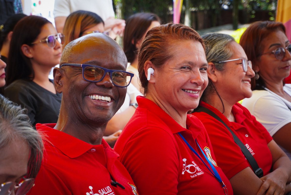 1️⃣ Más de 15.000 personas se beneficiarán con un proyecto histórico para la salud de la ciudad.
Iniciamos la construcción de la Clínica de la Mama, un paso clave para fortalecer la detección temprana y la atención integral del cáncer de mama en la red pública. 💗
#CaliEstáEnObra