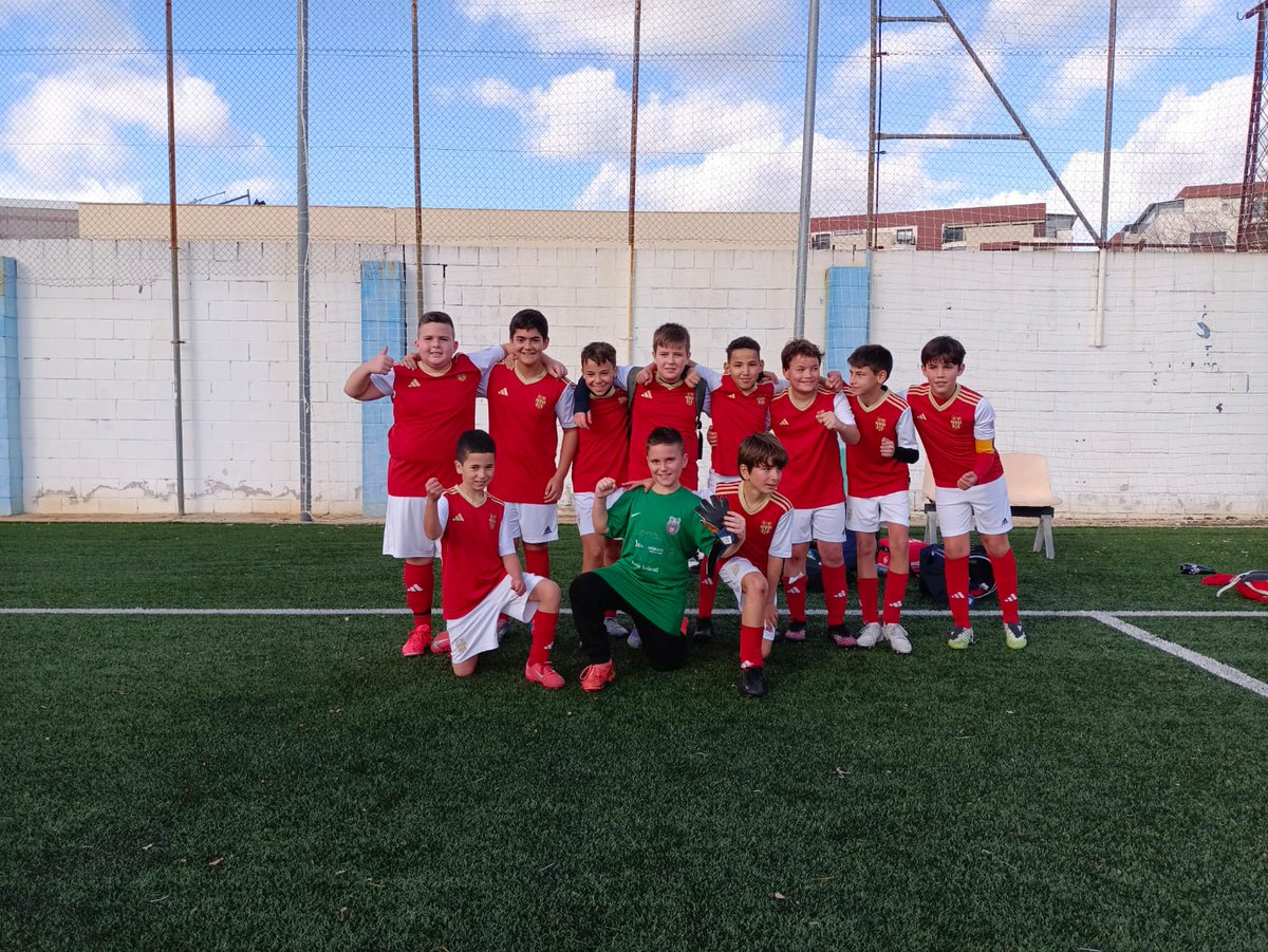 UD_DosHermanas's tweet photo. ALEVÍN EDUCA | Copa Educa (Semifinales)
¡QUÉ PARTIDAZO! De ir 4-0 al descanso a empatar en el último minuto y pasar a la FINAL en la tanda de penaltis ante la UD Mairena del Aljarafe.
Orgullo, esfuerzo y espíritu Unión.
¡Vamos Unión! ❤️💙⚽️ https://t.co/24x11X2Ynh