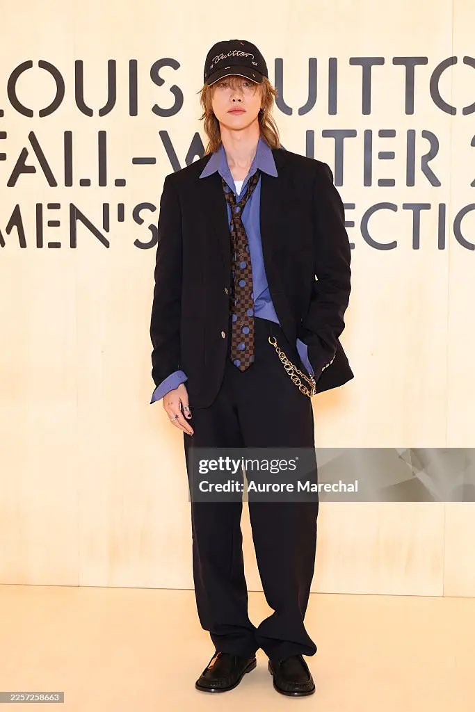 xujams's tweet photo. XU MINGHAO 💙 YOU LOOK SO GOOOD 

THE8 Star Crossing PFW Night
#THE8_Dazzles_LVMenFW26
#XUMINGHAOxLouisVuitton
#Minghao
@LouisVuitton https://t.co/SDqcZYYXgm