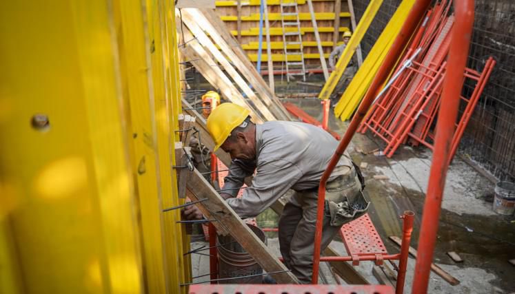 Se puso en marcha una obra clave para el Instituto Superior de Educación Física N.° 1 “Dr. Enrique Romero Brest”: recuperar la pileta y poner en valor instalaciones fundamentales para la formación en educación física y deportes.

La intervención incluye la readecuación integral