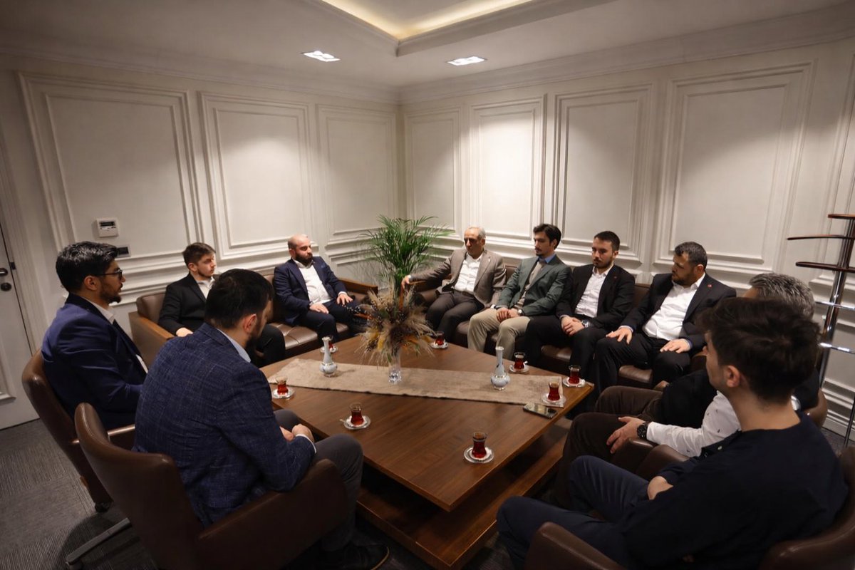 İl Başkanımız Muhammed Safa Ocak ve İl Başkan Yardımcılarımız, Ana Kademe İl Başkanımız Tuğrul Yalçınkaya’yı ziyaret etti.

Nazik kabulleri, samimi ev sahipliği ve değerli destekleri için Başkanımıza teşekkür ediyoruz.