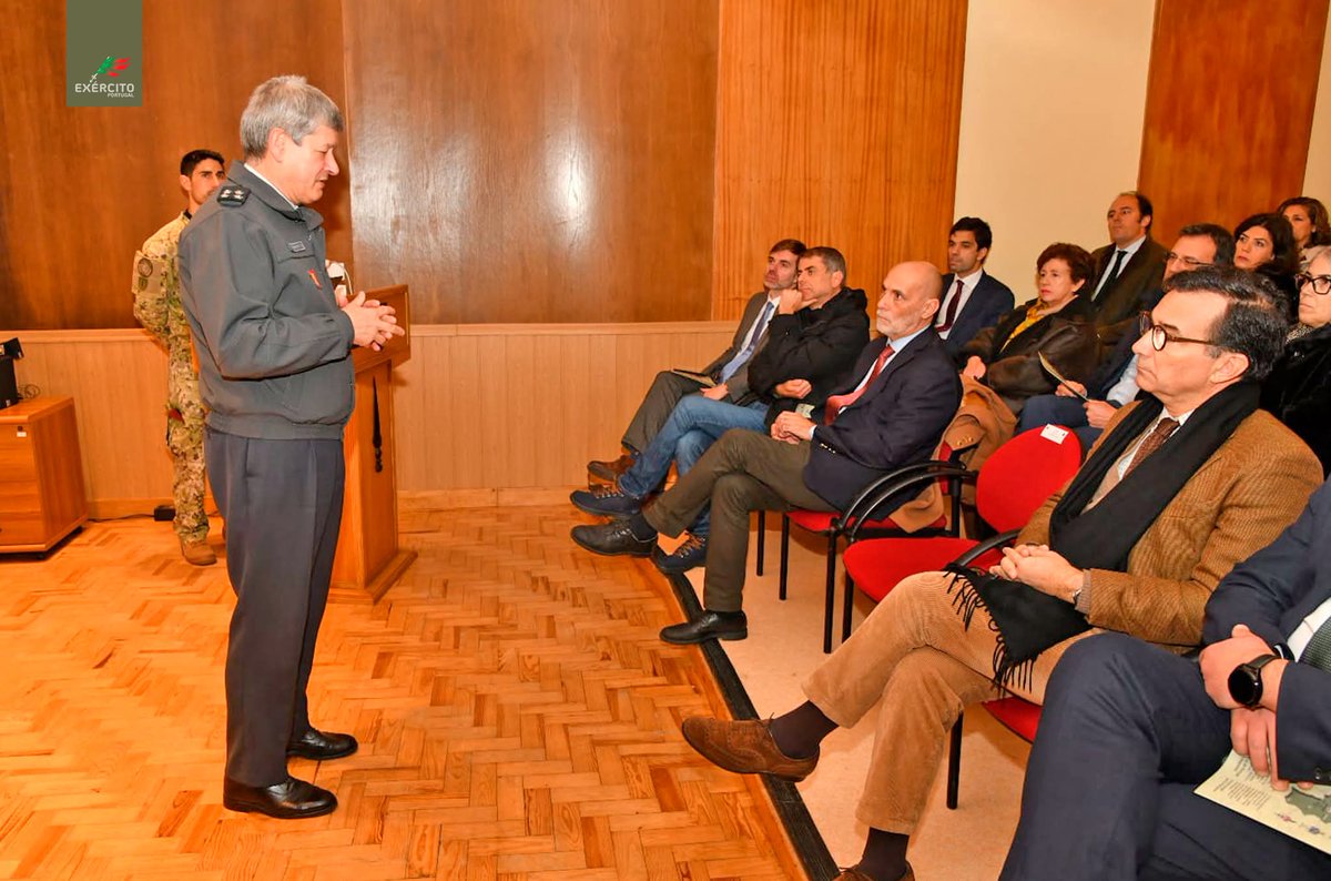 Exercito_pt's tweet image. 🪖 Esta manhã, o 𝐄𝐱é𝐫𝐜𝐢𝐭𝐨 🇵🇹 recebeu a visita da 𝐂𝐨𝐦𝐢𝐬𝐬ã𝐨 𝐝𝐞 𝐃𝐞𝐟𝐞𝐬𝐚 𝐍𝐚𝐜𝐢𝐨𝐧𝐚𝐥 no Regimento de Comandos.

Desde sempre a honrar Portugal!
#ExércitoPortuguês #Comandos #Paraquedistas #OperaçõesEspeciais