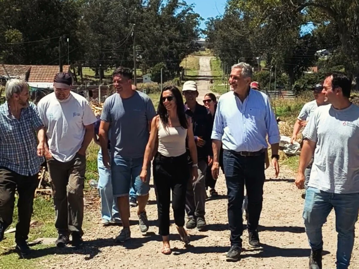 RaulCalamante's tweet photo. 🙌Hoy junto a las concejalas @m_eva_ayala y @melicenturionmdp recorrimos las obras que está realizando @OpisuPba

✔️Una muestra más de la del gobierno provincial de trabajar para que las y los vecinos de cada lugar tengan mejores condiciones de vida.

@Kicillofok https://t.co/z7Z9IClTam
