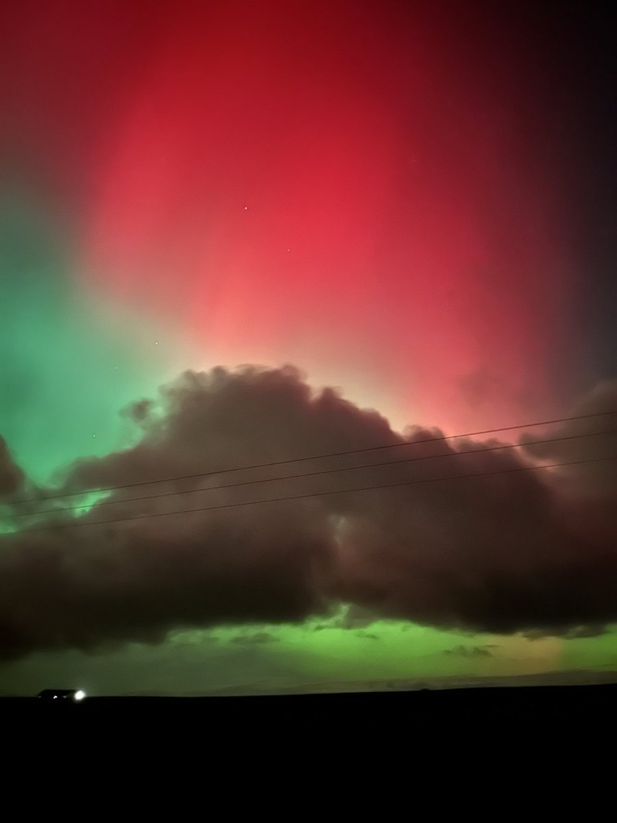 Jools_T's tweet photo. @Aurora_Alerts Absolutely amazing in Orkney! https://t.co/vEkfcwMrX1