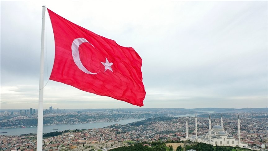 YBulentBakiler's tweet photo. "Biz ki Türk'üz, büyüğüz, tarihin al gülüyüz
Bir karış toprağımız bayraklar kadar aziz."

#BayrakNamustur https://t.co/cH8HGR5FUK
