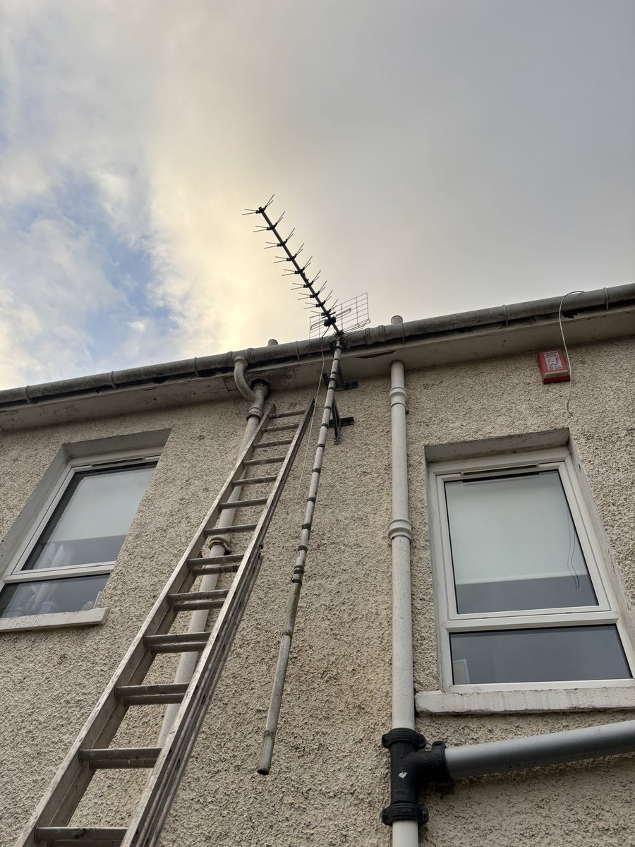 handymunro's tweet photo. Damaged composite door replaced along with a redundant TV aerial taken down. 

Survey of exterior completed - looks like a roof refurb, new gutters, new fascias and soffits, new downpipes and new rough cast all required. 

#property #propertymaintenance #glasgow https://t.co/nWiDTMYKhJ