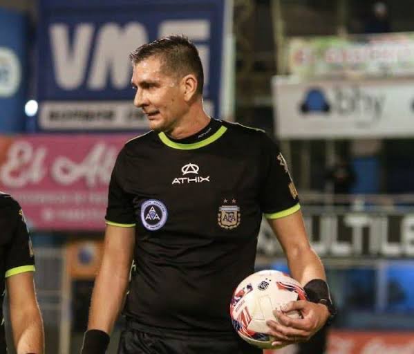 VUELVEN. Después del desastre que hicieron en Barracas-Huracán, Andrés Gariano y José Carreras otra vez fueron designados. Gariano dirige AAAJ-Sarmiento y Carreras será VAR de IACC-Vélez.