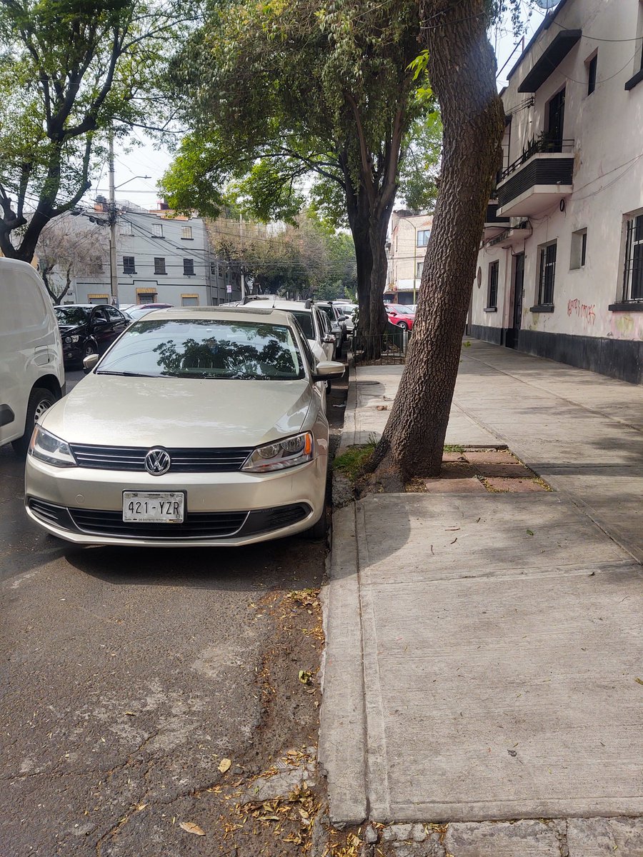 VaxtiGera's tweet photo. @AlcCuauhtemocMx @C5_CDMX @UCS_GCDMX Hay evento en la guardería #49 del IMSS y se les hace bien padre estacionarse en mi entrada y no siquiera está el conductor abordo para quitarse...
Pido apoyo para sino removerlo... Multarlo 🙏🏻 https://t.co/s9gupJV9BT