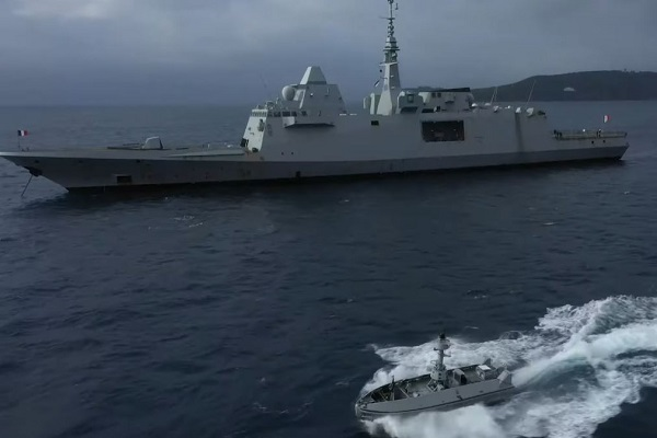 top_force's tweet photo. ⚓️🇫🇷 La @MarineNationale lance le projet #DANAE Drone de surface Autonome Naval avec une capacité d’Armement Embarqué afin de se doter rapidement d’un drone de surface armé https://t.co/vjMgvBZe9z https://t.co/NQMoOHSdrY