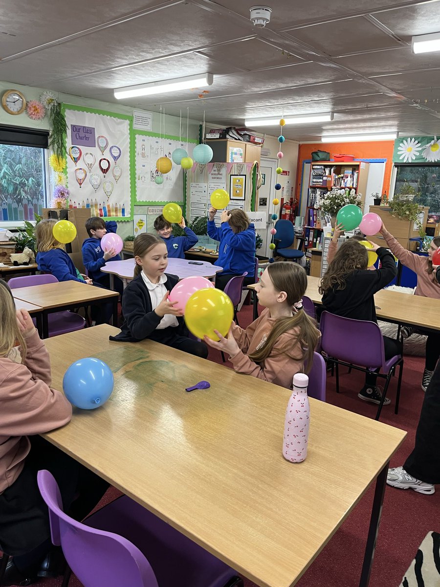 HermiAcadSci's tweet image. Static electricity and circuits today for Arrochar and Luss ⚡️ 🧑‍🔬 #UNCRCArticle29