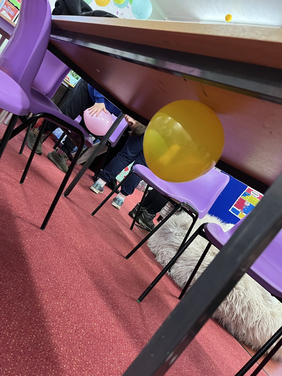 HermiAcadSci's tweet image. Static electricity and circuits today for Arrochar and Luss ⚡️ 🧑‍🔬 #UNCRCArticle29