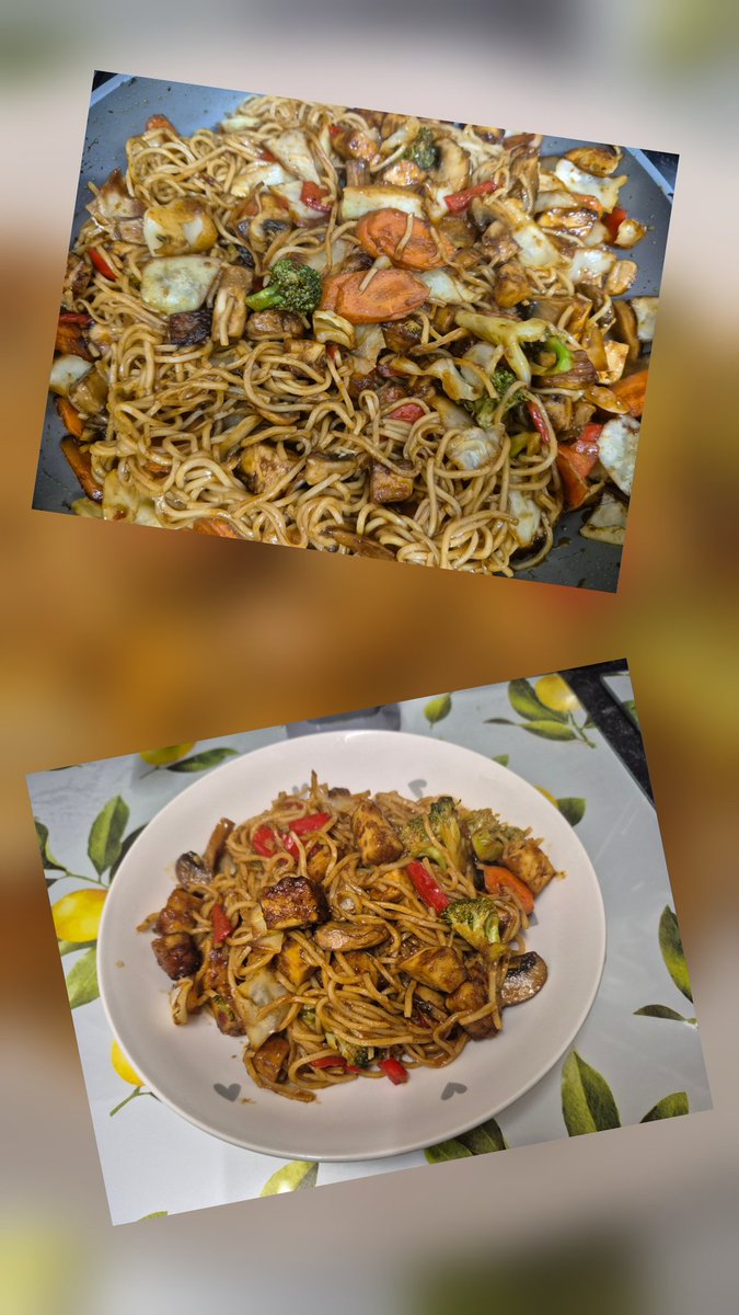 FearOfTheDuck74's tweet image. I knowww I knowww Noods AGAIN! But..I'm not sorry at all hehe 😜 as always with stir fried veggies and tofu in my homemade sauce 😋 👌🏽 🥹🍜💗
#vegan #homemade #noodles #whatveganseat #veganfood @veganuary