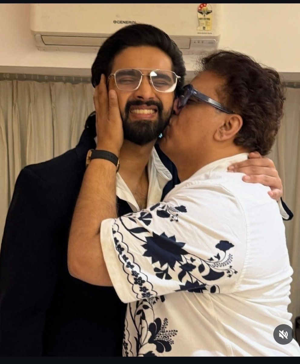 VibeSeeker76281's tweet photo. HAPPY BIRTHDAY DABOO JI
The bond you share with @ArmaanMalik22 and @AmaalMallik is pure love, respect, and values. Their grounded nature and beautiful hearts clearly reflect your upbringing. A proud moment for every Amaalian. https://t.co/4sGJI6YwEx
