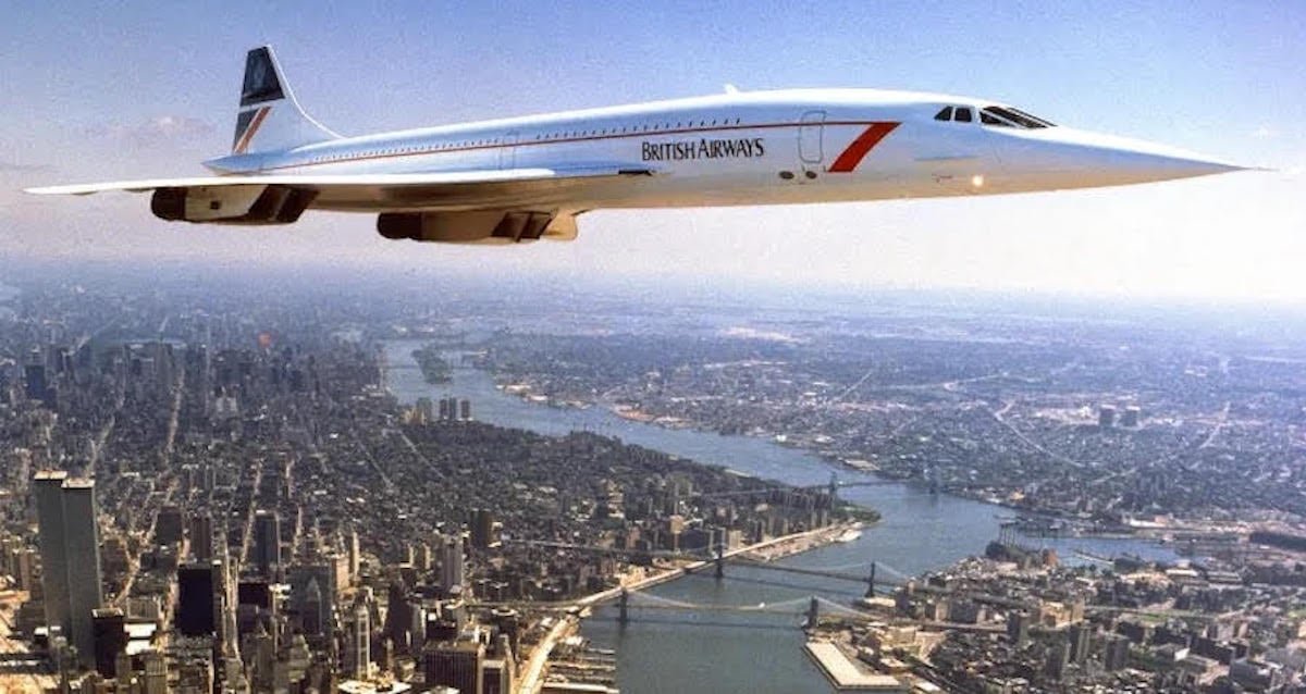 Este miércoles se cumplen 50 años del primer vuelo comercial del Concorde. El 21 de enero de 1976, esta maravilla supersónica entraba en servicio regular de la mano de Air France y British Airways.

Comenzaba aquí una leyenda de la aviación comercial.

🧵HILO ⤵️