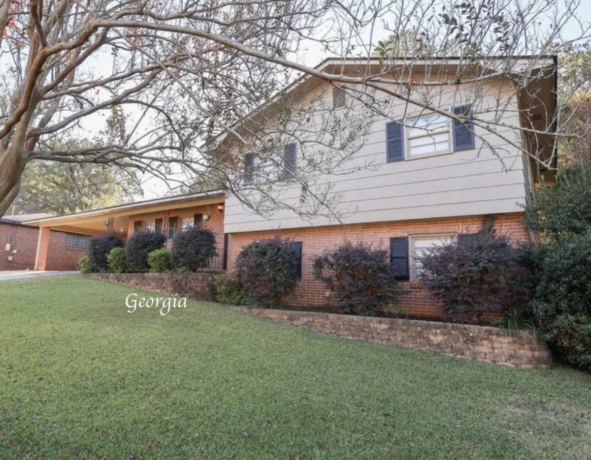 oldhousecalling's tweet image. $199,900
This move-in ready #Georgia #splitlevel home features four bedrooms, 2.5 baths, and two spacious living areas, offering ample space for family gatherings and entertaining. oldhousesunder50k.com/c-1968-move-in…