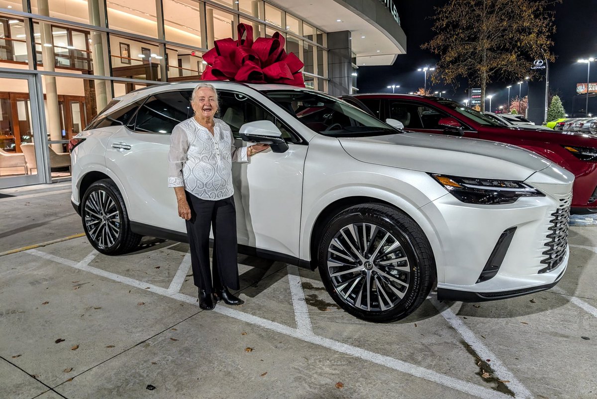 deweylexus's tweet photo. Happy Tuesday!
She said her name was Go-Go, and off we went! She researched #Lexus #RX350 but had to drive it to make sure &amp; that was it. WARNING: Lexus test drives destroy other brand loyalty. Call me and I'll prove it  803.640.7952  #experienceamazing #driveitlikeyoustoleit https://t.co/oOevfS1uz0