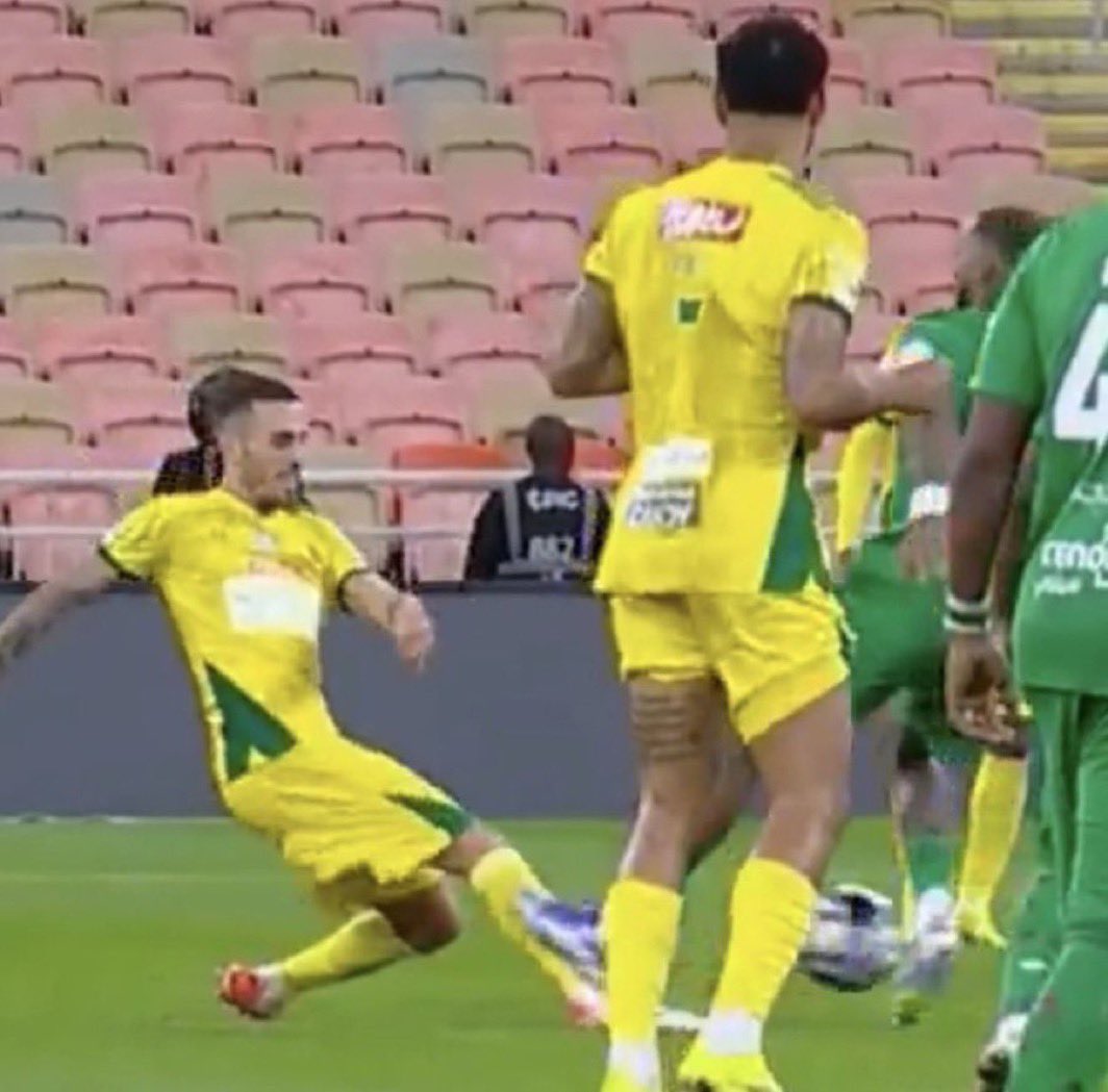 من طرد مباشر الى هاتريك لإيفان توني

لكن السؤال هل بنشوف بيانات من الأندية 📄؟