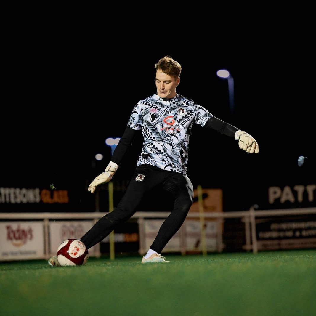 Between the sticks! 🧤

#GTFC