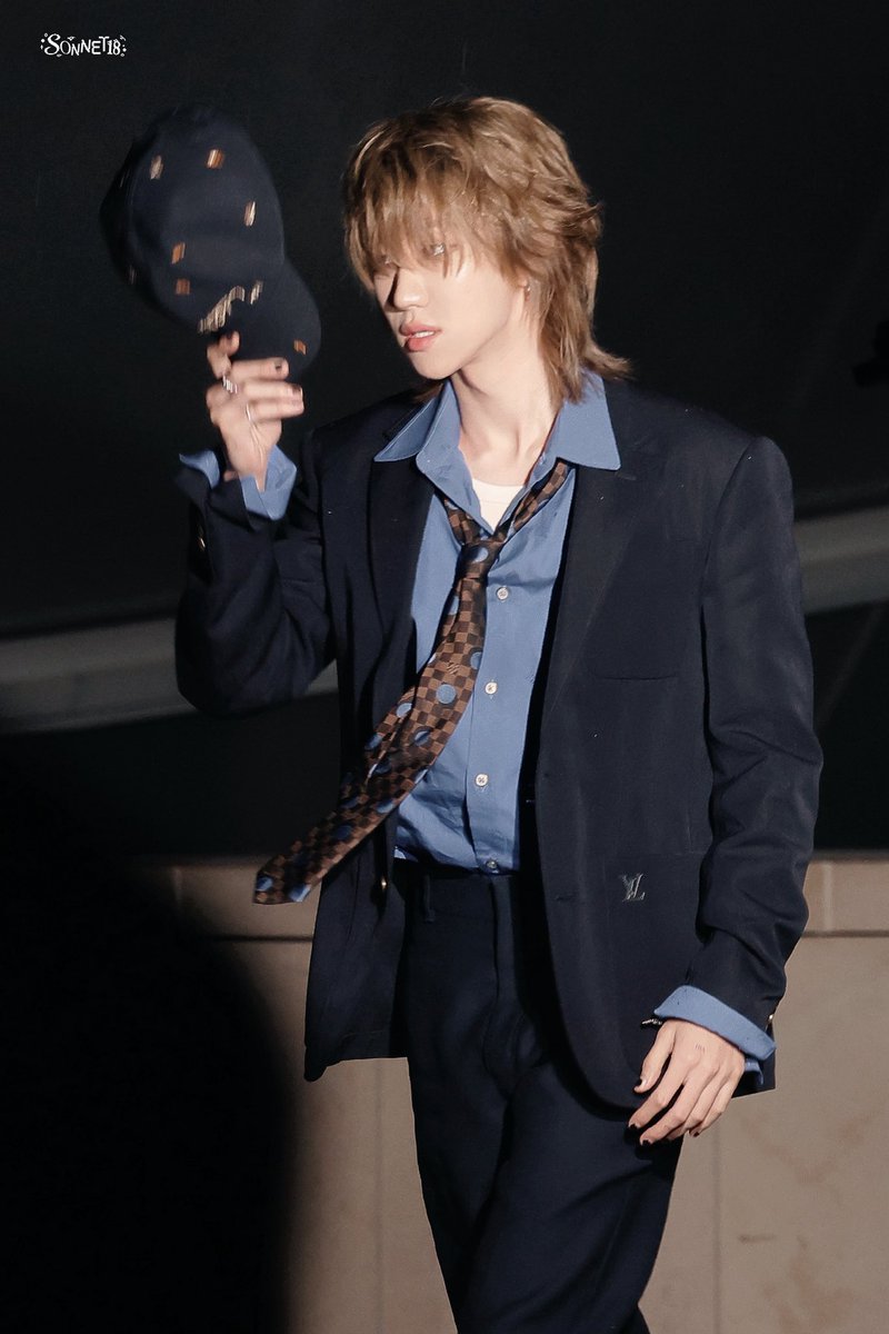 the8g1's tweet photo. This look suits him insanely well!! https://t.co/bEpNXN9OGU