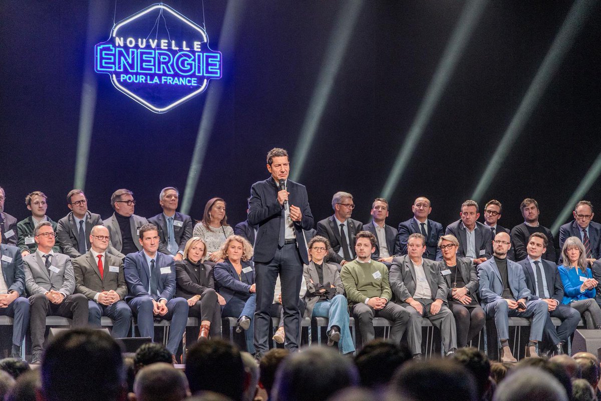 Nouv_Energie's tweet image. 📍 Meeting de @davidlisnard à la Mutualité

Plus de 1 800 personnes réunies pour écouter un discours de clarté, de courage et de vérité.

En ouverture, des messages forts, dont celui de Boualem Sansal : « Soutenez-le, vous gagnerez. »