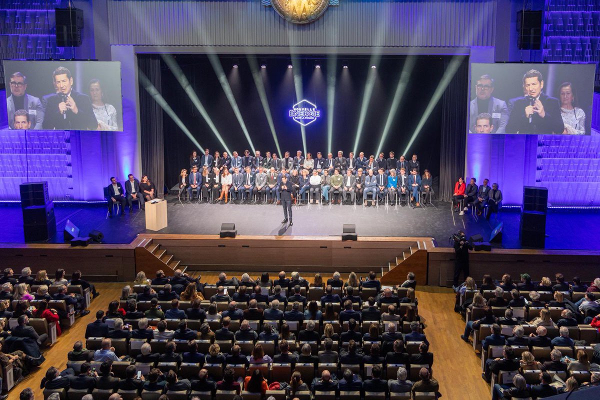 Nouv_Energie's tweet image. 📍 Meeting de @davidlisnard à la Mutualité

Plus de 1 800 personnes réunies pour écouter un discours de clarté, de courage et de vérité.

En ouverture, des messages forts, dont celui de Boualem Sansal : « Soutenez-le, vous gagnerez. »
