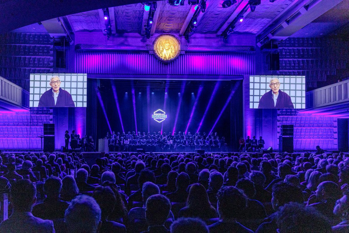 Nouv_Energie's tweet image. 📍 Meeting de @davidlisnard à la Mutualité

Plus de 1 800 personnes réunies pour écouter un discours de clarté, de courage et de vérité.

En ouverture, des messages forts, dont celui de Boualem Sansal : « Soutenez-le, vous gagnerez. »