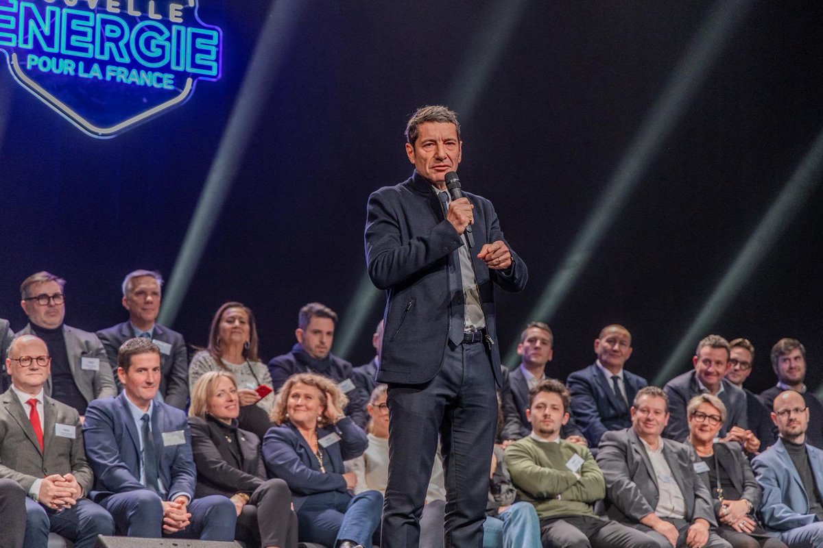 Nouv_Energie's tweet image. 📍 Meeting de @davidlisnard à la Mutualité

Plus de 1 800 personnes réunies pour écouter un discours de clarté, de courage et de vérité.

En ouverture, des messages forts, dont celui de Boualem Sansal : « Soutenez-le, vous gagnerez. »