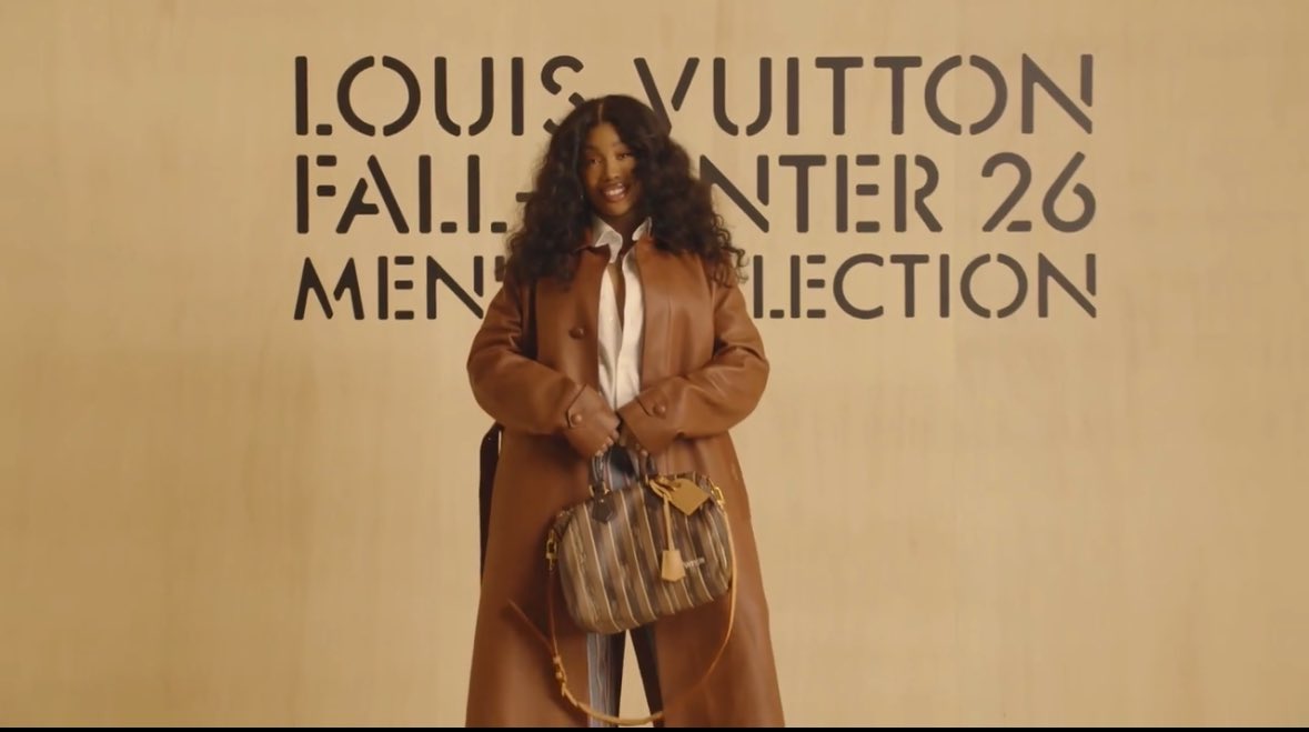 LoveIsback24's tweet image. Sza at the Louis Vuitton show in paris
