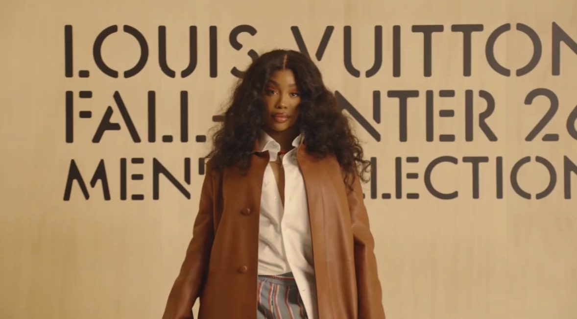 LoveIsback24's tweet image. Sza at the Louis Vuitton show in paris