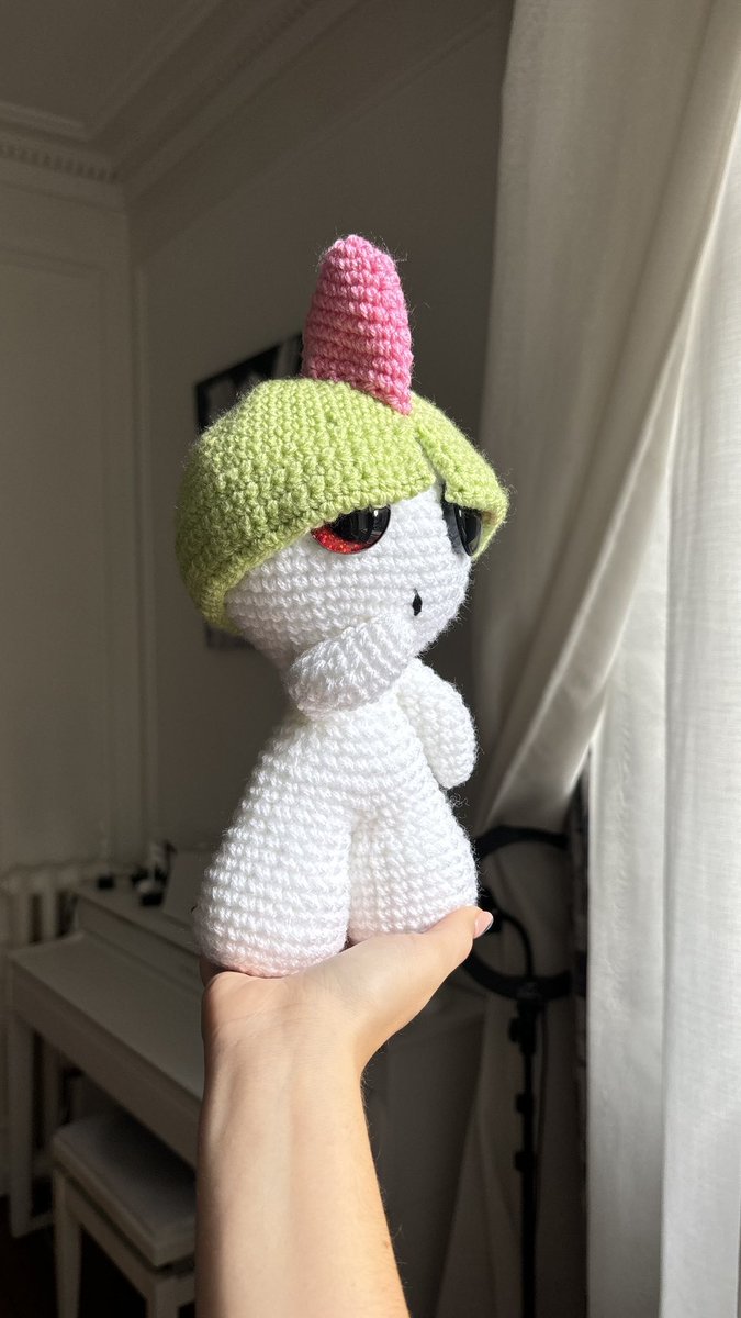 LowkeyyPianist's tweet image. j’ai fait une peluche Tarsal au crochet regardez🥹