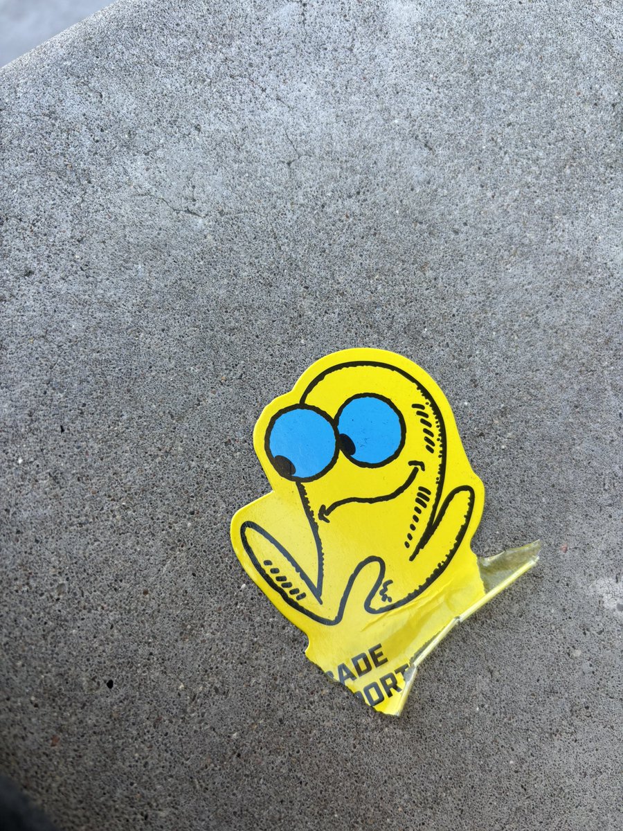ballistikcoffee's tweet image. Saw this on my #lunchbreak just now at the mall, outside on the bench I sat on… it must be a reminder to play more #PacMan :) 🤩👀😂🕹️ #BCB #gaming