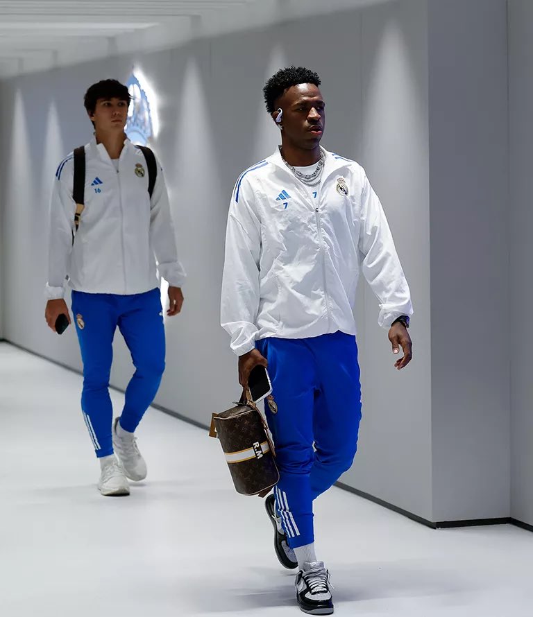 MadridUniversal's tweet image. Gonzalo Garcia with Vinicius Junior. 🔥
