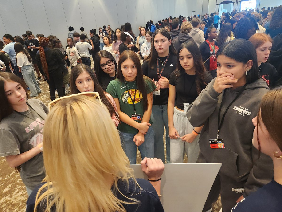 MrL_WMS_Algebra's tweet photo. @HumbleISD_WMS @HumbleISD #CTEDiscovertDay https://t.co/OvfYHNjLbS
