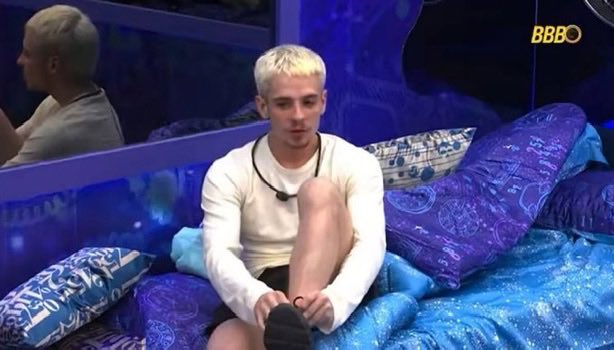 updatecharts's tweet image. Juliano diz que a escolha do Jonas ter dado o Monstro para Marcelo tem OUTRO NOME.

Ana Paula: “Isso se chama incoerência”.

Juliano: “Tem outro nome que eu não vou falar, porque é pesado. Entendeu?” #BBB26