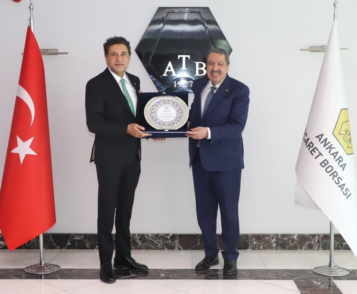 kirsehirfed40's tweet photo. KIRFED  GnlBşk @hilmigokcinar ve Federasyonumuza bağlı,KIRSİAD
Bşk Levent AKÇAKOCA ve YKÜ  @ASOKurumsal Bşk @seyit_ardic ve  ATB Bşk Faik YAVUZ'u makamlarında ziyarette https://t.co/MfLkNj9Afoğerli Başkanlarımıza kabulleri ve misafirperverlikleri için teşekkür ederiz. https://t.co/Uvl3XyEjQX