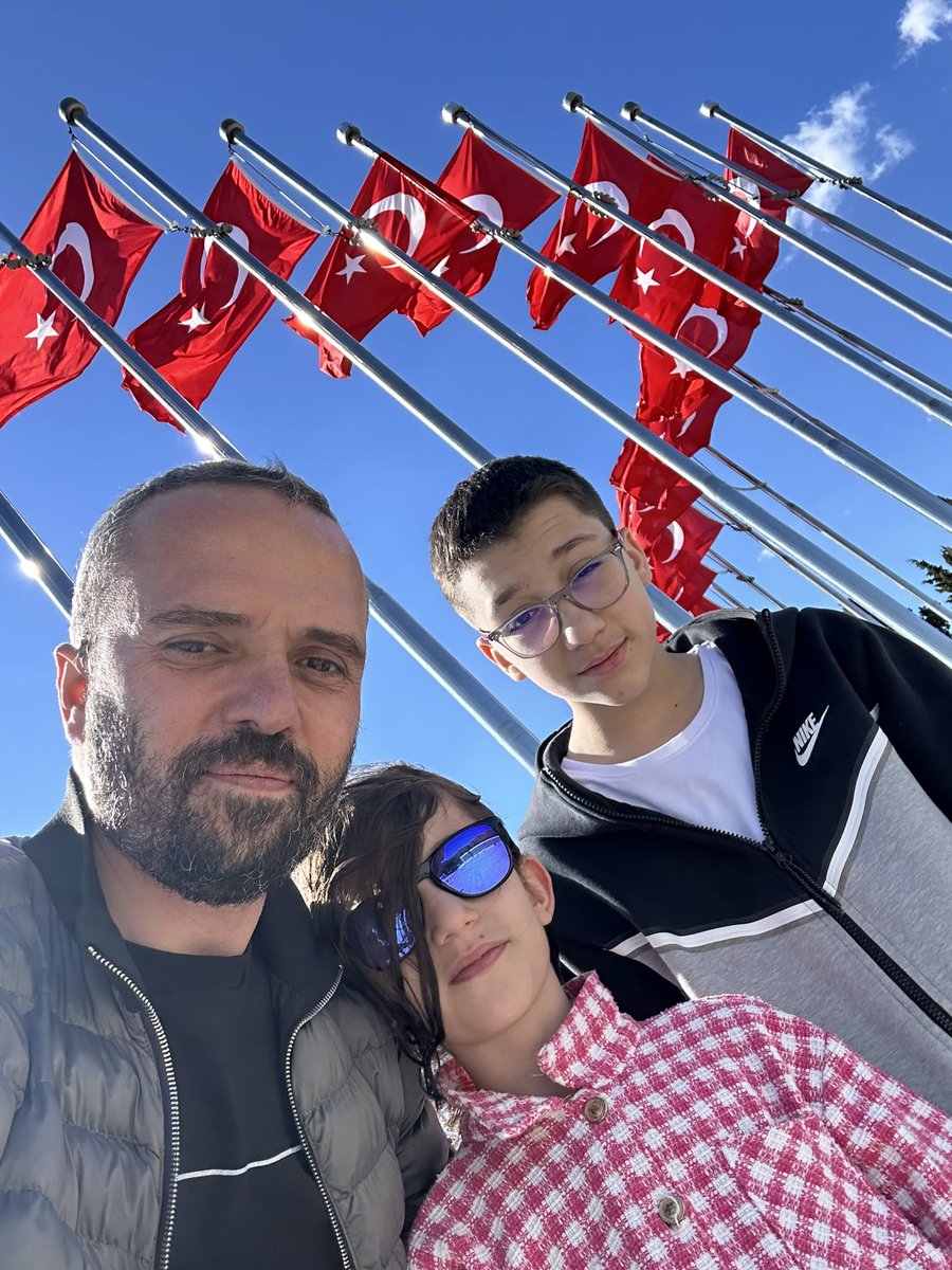 “Türk bayrağına saldırmak düşünce değil, açık düşmanlıktır. Buna cesaret edenler hoşgörü değil, en ağır cezayı hak eder. Bu ülkenin sabrı zayıflık değildir; bayrağa uzanan el kırılır, bunun başka izahı yoktur.”

 #TürkBayrağı