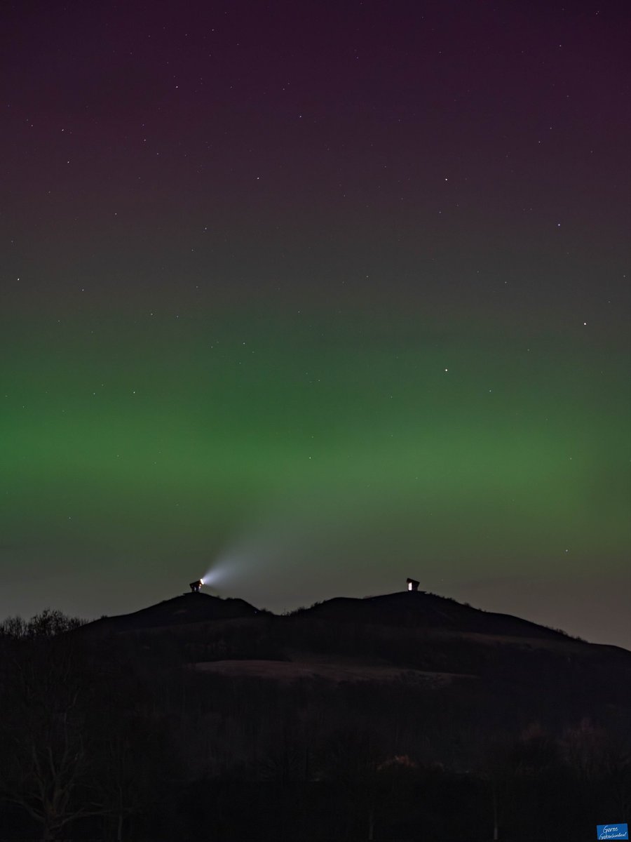 GGelsenkirchen's tweet image. LEBEN, WO ANDERE URLAUB MACHEN. Kürzlich noch Skigebiet GE, und nun konntet ihr gestern in Gelsenkirchen dann #Polarlichter betrachten. Hey Leute, dafür fahren andere hoch in den Norden in den #Urlaub, bei uns in GE gibt es das umsonst dazu ... 😘

(Foto: Pott0graf)