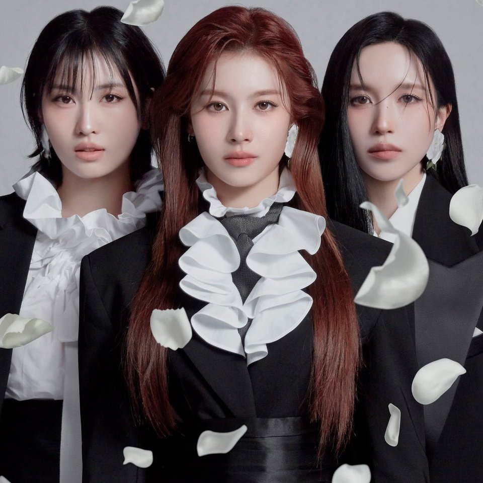 TWICEintcharts's tweet image. #MISAMO has now sold over 3 million songs units in Japan.