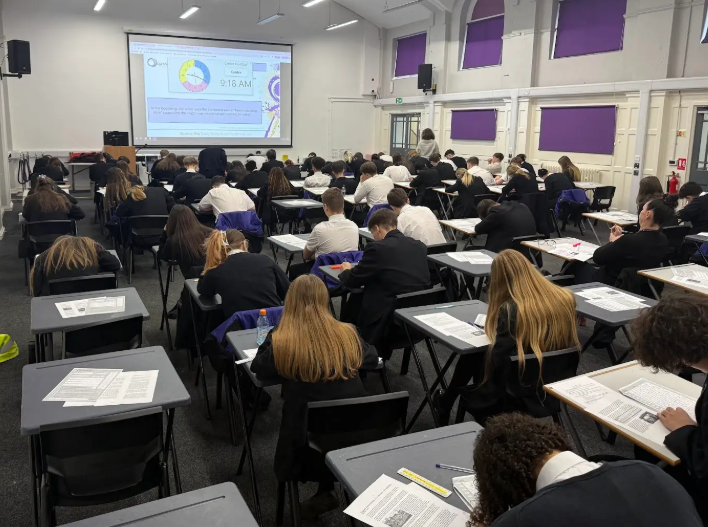 OAHemsworth's tweet image. Year 11 March mock examination preparations in full swing with support from our School Improvement Partner to deliver a walkthrough of Component 2A Reading for the GCSE English Language qualification. #TeamEnglish  #Walkthrough