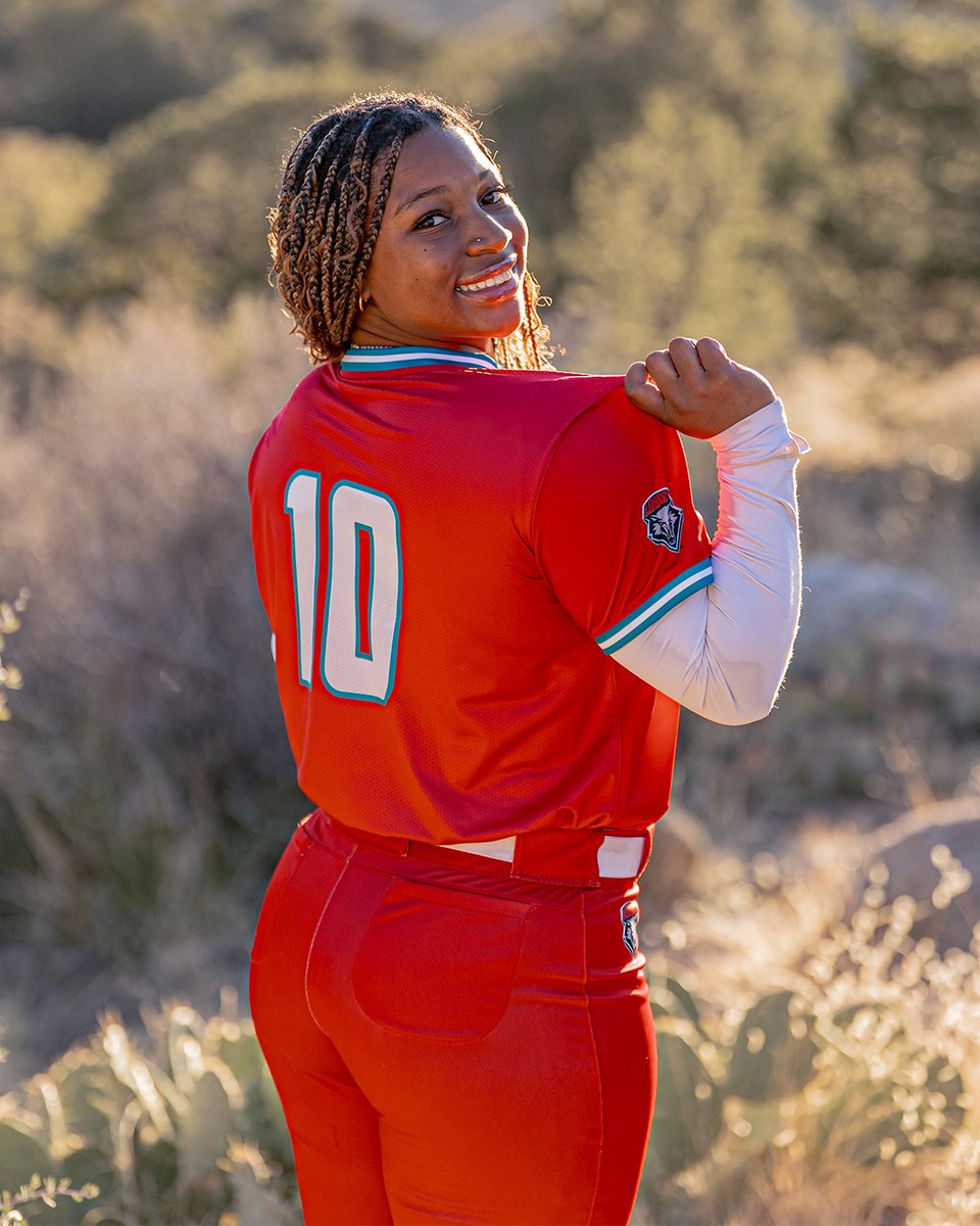 UNM Softball tweet media