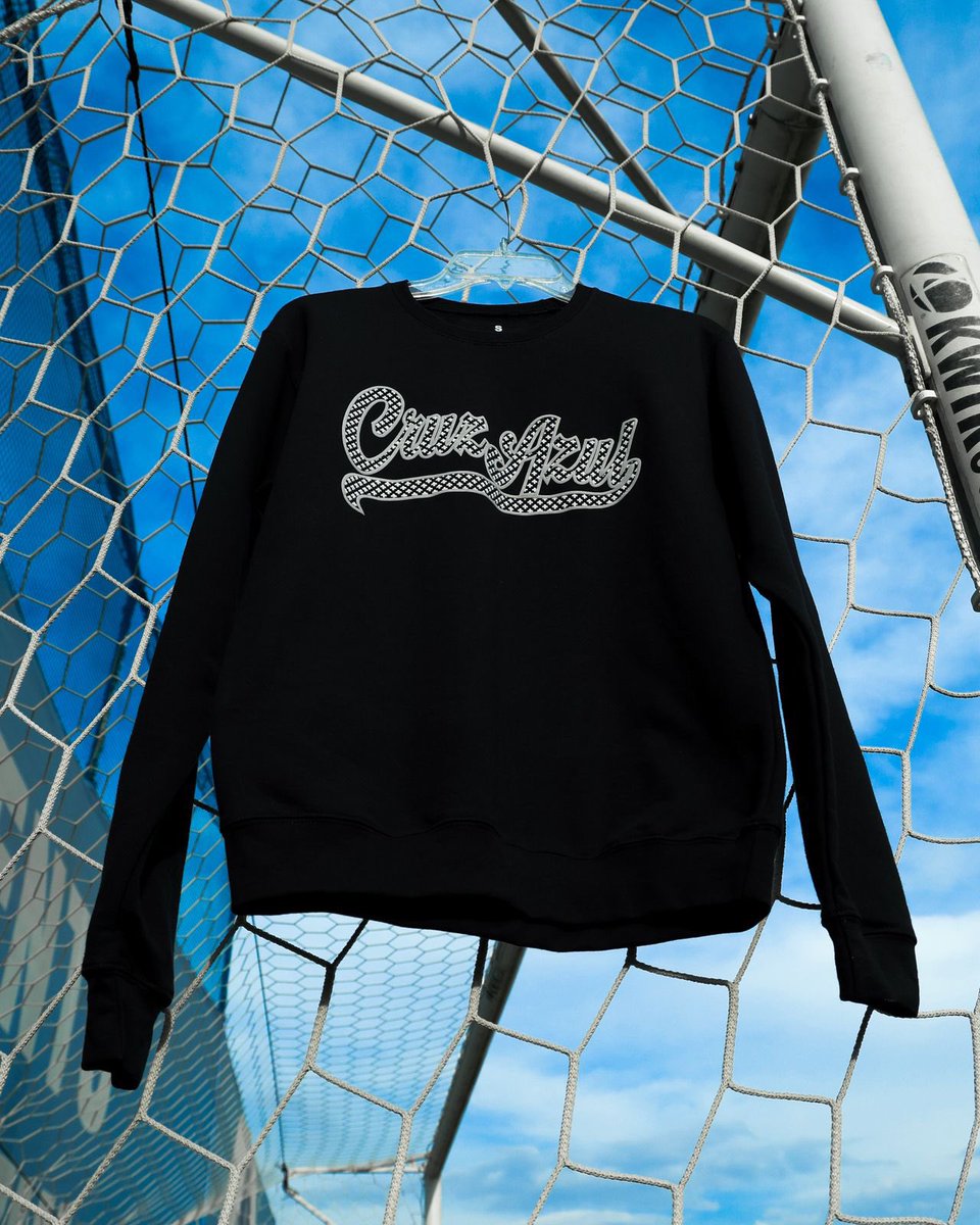 CruzAzul's tweet image. Abrígate con nuestras sudaderas de Cruz Azul y lleva los colores a donde vayas. 

Ideales para este frío y para apoyar a La Máquina en todo momento💙🚂

Disponibles en la Tienda Oficial de La Noria. 📍
