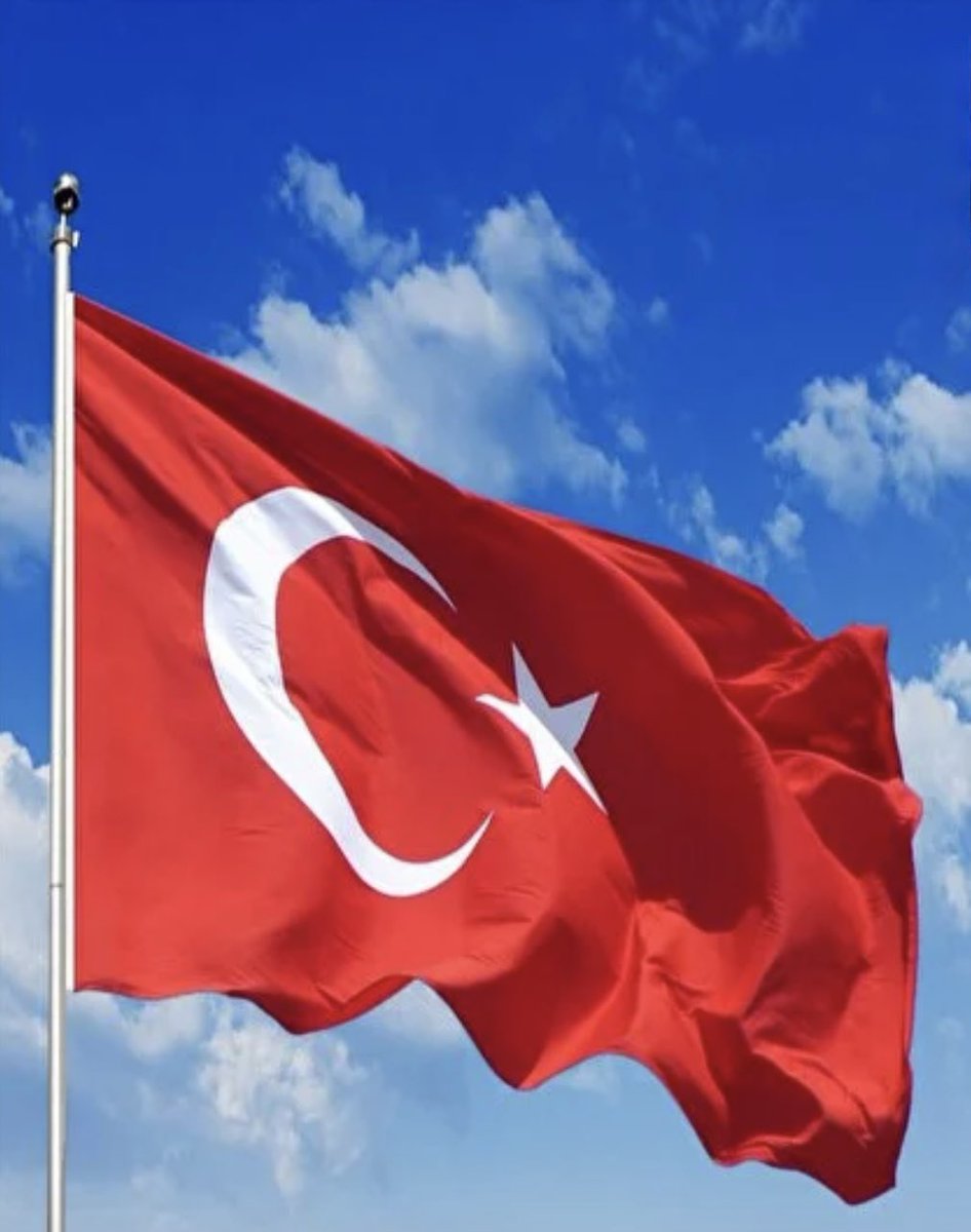Nusaybin-Kamışlı sınır hattında, YPG'li teröristler tarafından şanlı bayrağımıza yapılan saldırıyı kınıyorum.

Ay yıldızlı bayrağımız, bağımsızlığımızın ve onurumuzun simgesidir. 
🇹🇷
#Nusaybin