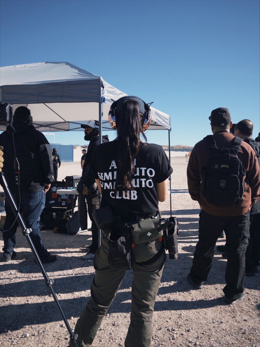 LillianneMoo's tweet image. BOOTH #４１４６４ !!!! NOW!!!!!

Go get a 
ANTI SEMI-AUTO 
SEMI-AUTO CLUB Shirt!!!!!

#highready #atrius #shotshow