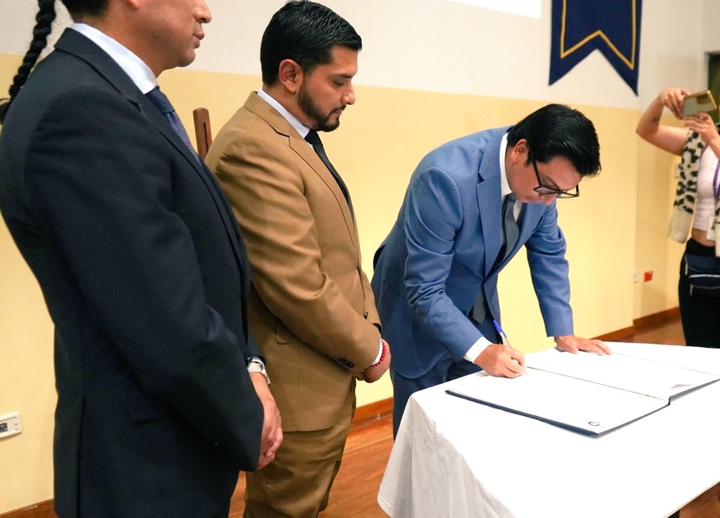 Salud_Ec's tweet photo. El @HgonaSalud_Ec cumple 10 años cuidando la vida

Con una inversión superior a USD 43 millones, 288 camas y atención de tercer nivel, este hospital emblemático nació para proteger a madres, niños, niñas y adolescentes con servicios especializados, tecnología y atención integral. https://t.co/OZCE4wDTxV